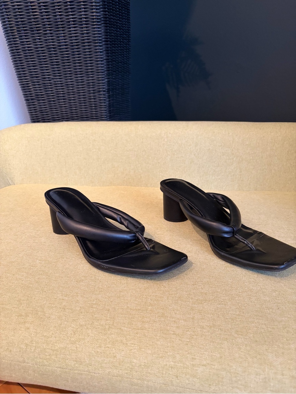 a new day Black Padded Loop Thong Block Heel Sandals - Picture 3 of 5